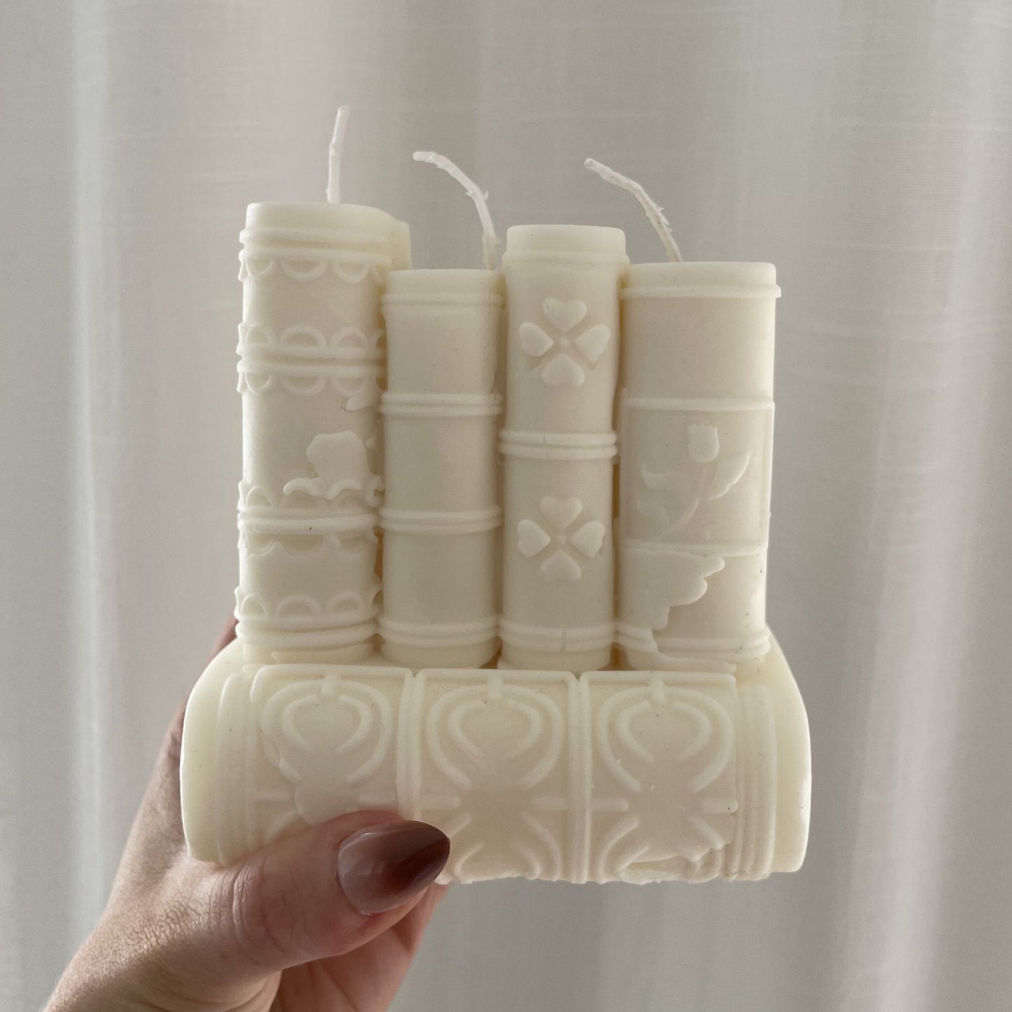 Bookshaped candle - Soy & Wax Blend - Cashmere Essential Oil